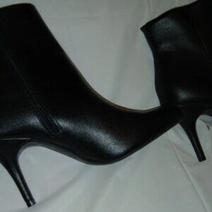 Sonoma Ankle Boots with heel - Women's. Size 9 Black. Side Zip
